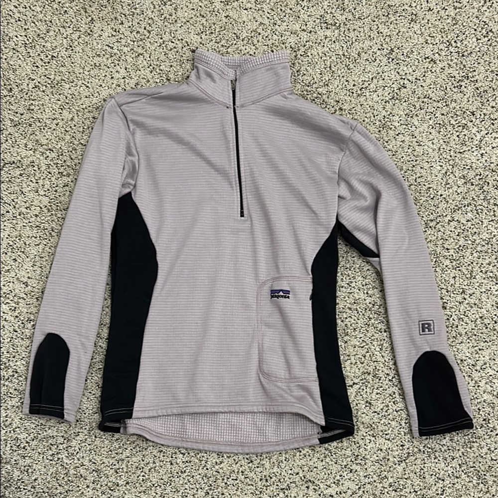 Patagonia Women's lavender and Black waffle pattern Jacket